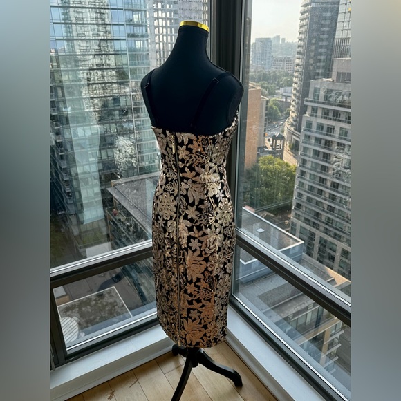 🆕 BRONX & BANCO 🧿 NWOT Louise Floral Sequin Midi Dress - Black & - Picture 7 of 17
